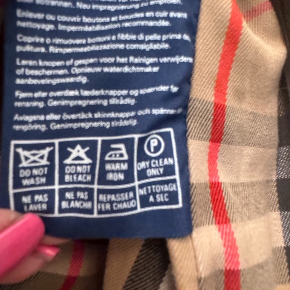 Authentic Burberry Trench Coat  Like NEW - Picture 9 of 16